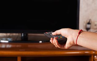 (SOLVED) Why Insignia TV keeps Turning OFF by itself? - Volt Fixer